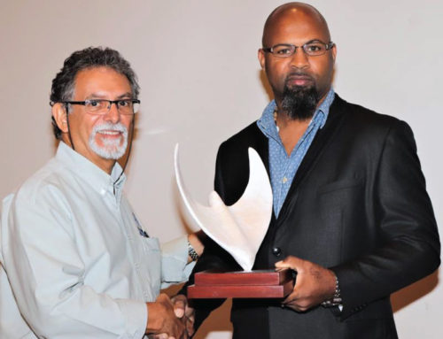 Chairman presents RLM Award at SBA Week